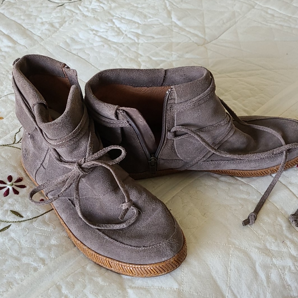 Mocassin boots